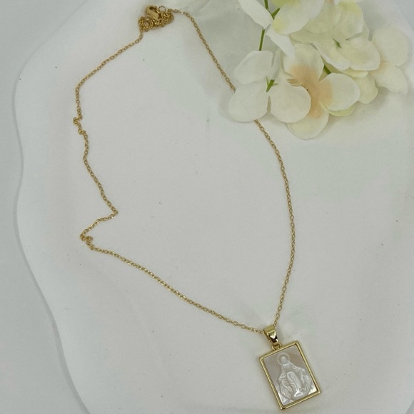 “Our Lady of Grace” Virgin de Guadelupe Mary Mother of Pearl Carved 18K Necklace - Picture 6 of 16